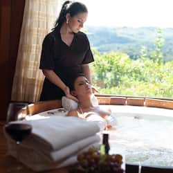 Couples treatment room(s), hot tub, steam room