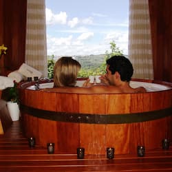 Couples treatment room(s), hot tub, steam room