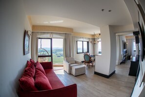 Hypo-allergenic bedding, pillowtop beds, minibar, in-room safe - Spa do Vinho Hotel & Condomínio Vitivinícola (Bento Gonçalves)