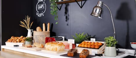 Päivittäinen buffetaamiainen (13.90 EUR per henkilö)