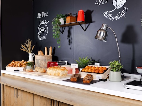 Daily buffet breakfast (EUR 13.90 per person)