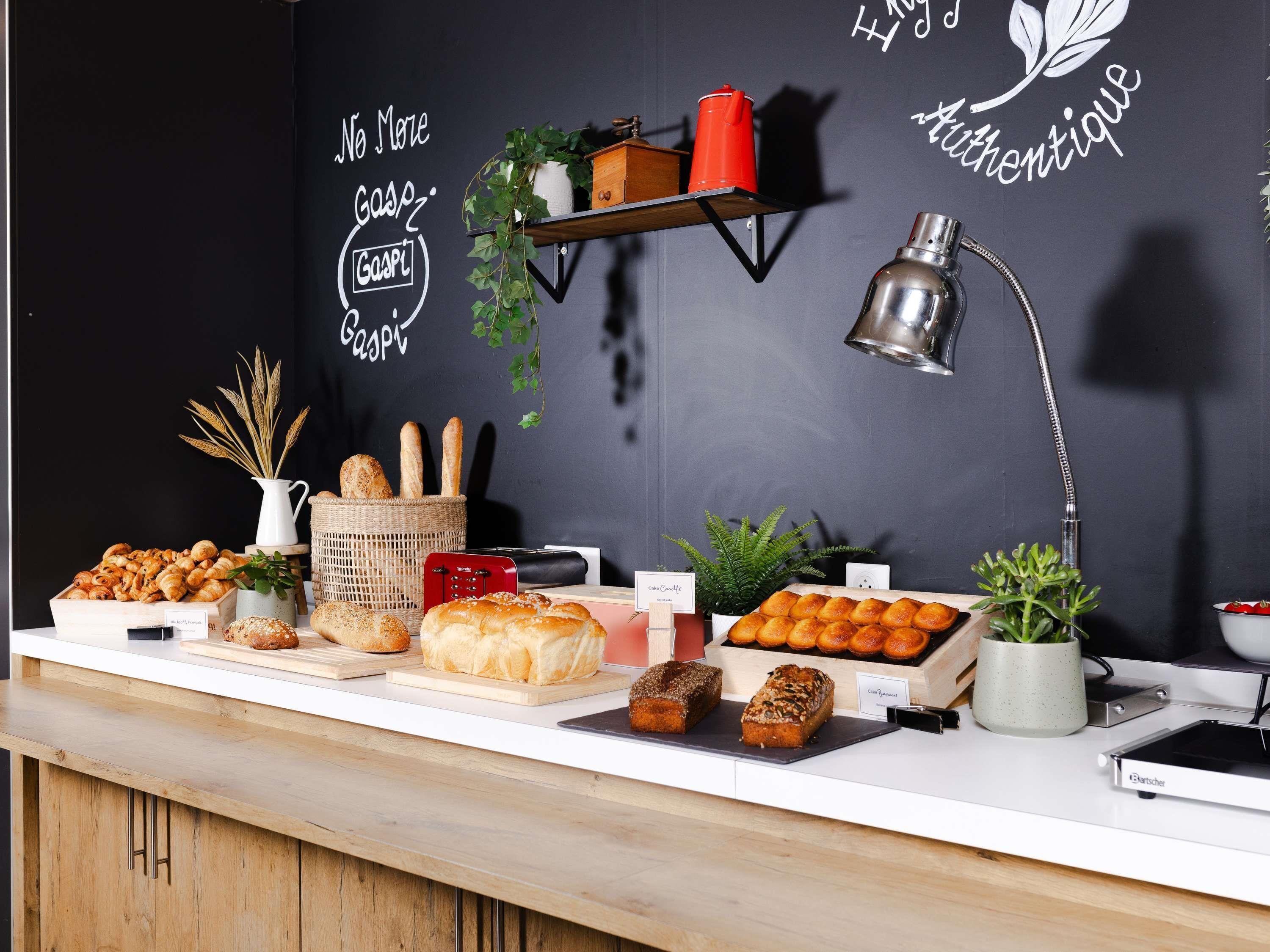 Petit déjeuner buffet servi tous les jours en supplément