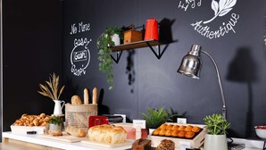 Frokostbuffé hver dag (mot et tillegg)