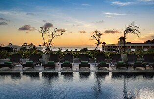2 outdoor pools