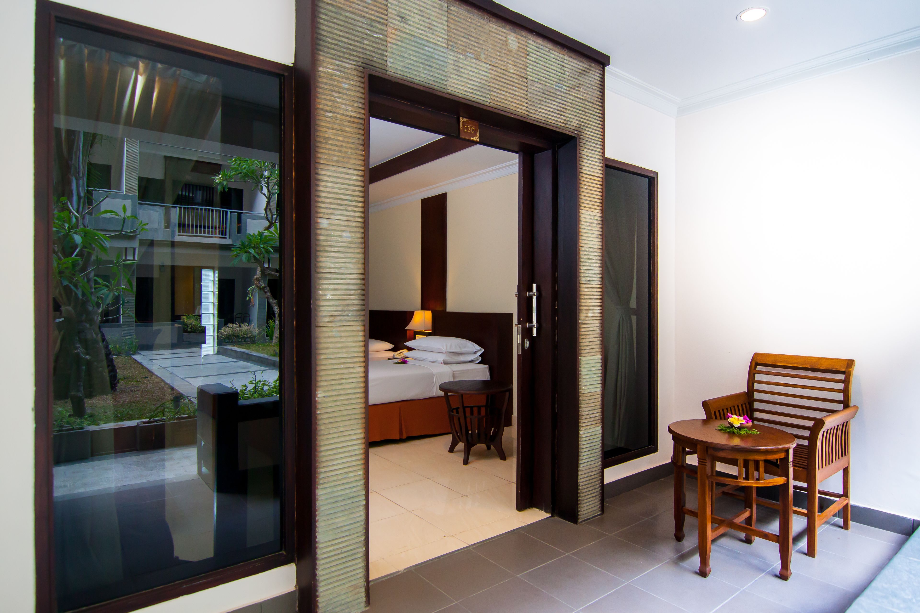 ห้องดีลักซ์, ระเบียง, ริมสระว่ายน้ำ | ลานระเบียง/นอกชาน