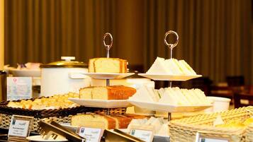 Free daily full breakfast