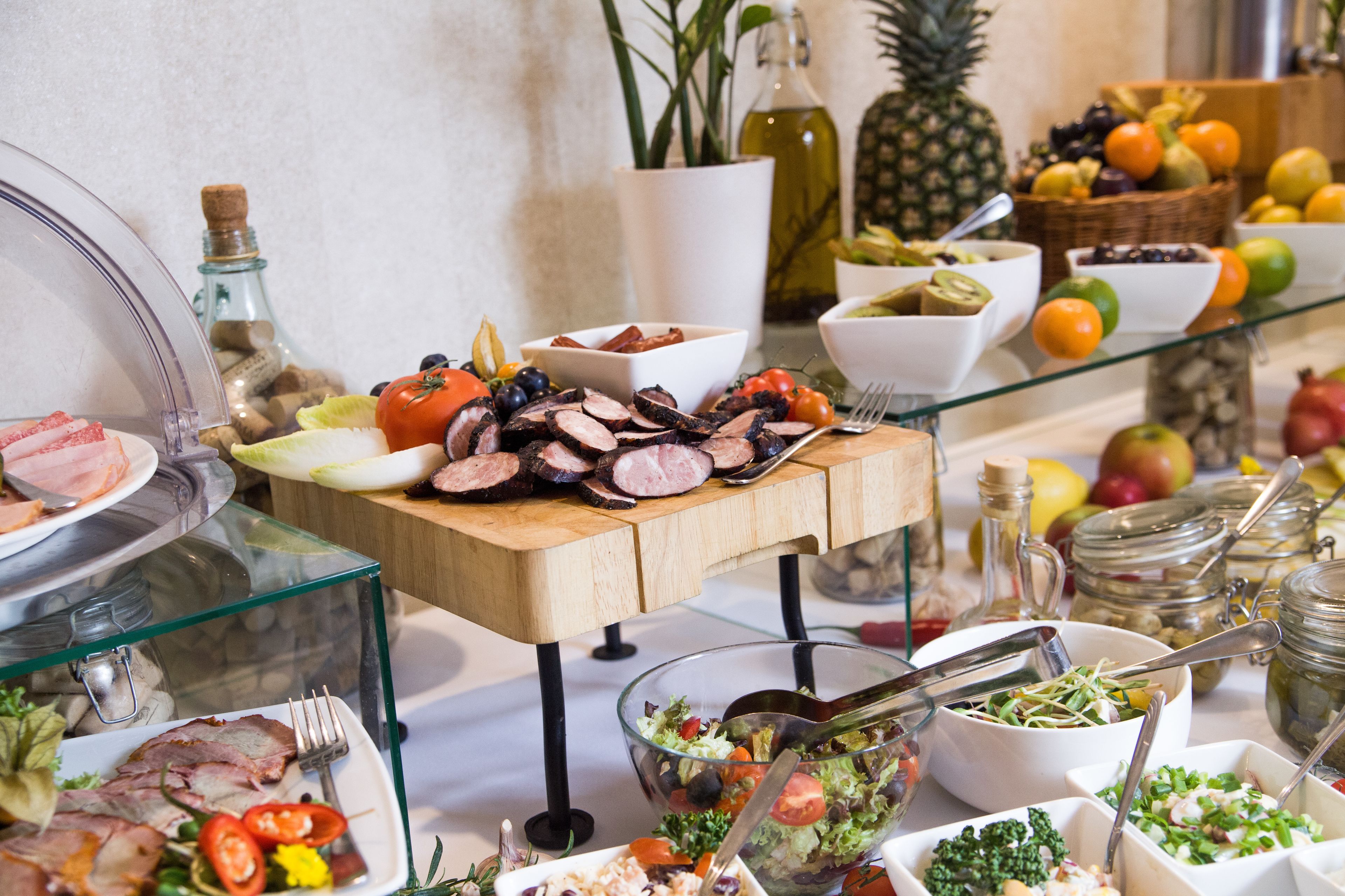 daily continental breakfast (pln 60 per person)