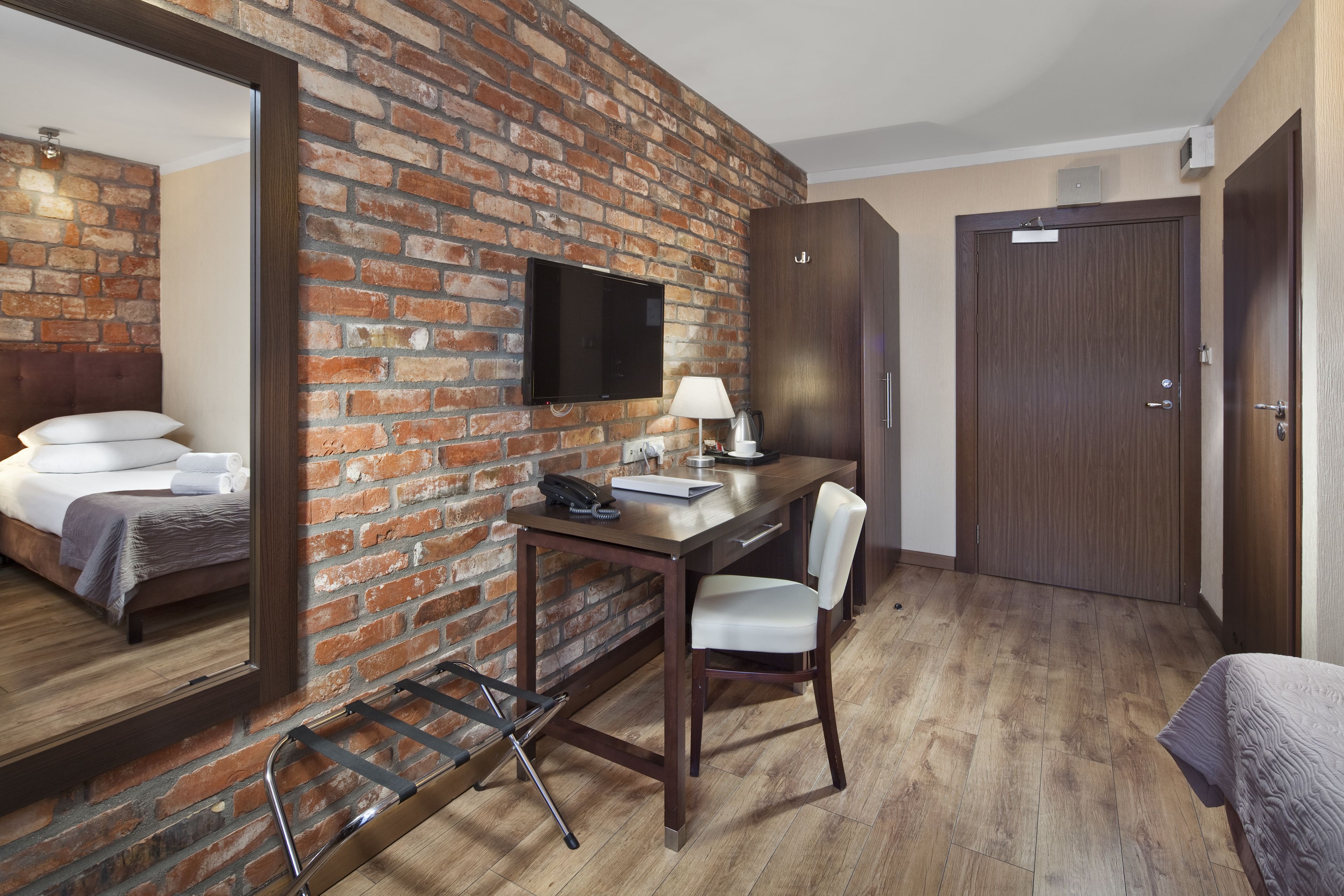 standard double or twin room | in-room safe, desk, blackout curtains, iron/ironing board