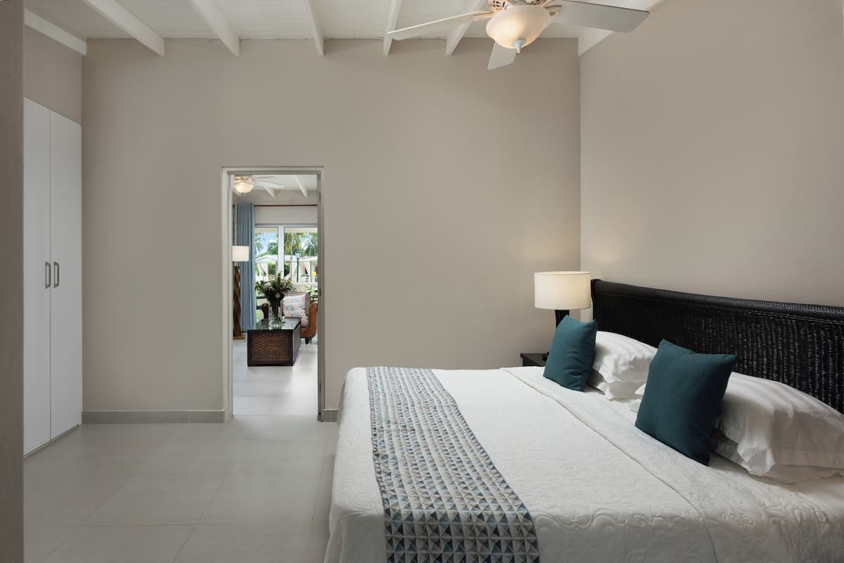 Deluxe Suite | 1 bedroom, in-room safe, desk, laptop workspace