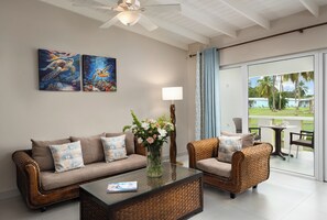 디럭스 스튜디오 스위트 | 거실 | 평면 TV