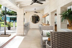 Poolside bar - All Seasons Resort - Europa (Holetown)