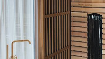 Exclusive Sauna Suite with sunshower ( Including Spa Access) | Pengeskab på værelset, skrivebord, gratis Wi-Fi, sengetøj
