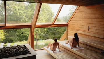 Couples treatment room(s), sauna, steam room