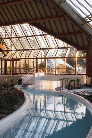 Indoor pool, 3 outdoor pools