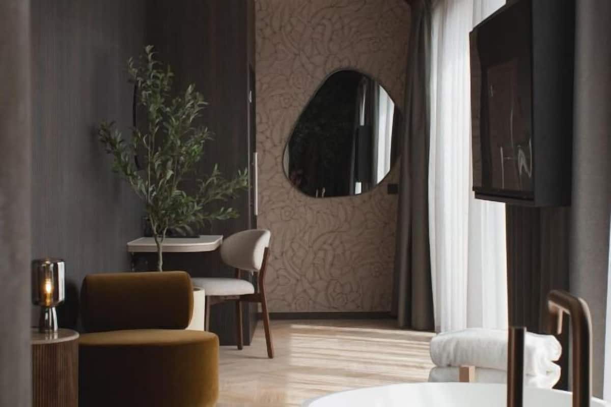 Área de sala de estar | Smart TV de 32 pulgadas con canales por cable y Netflix