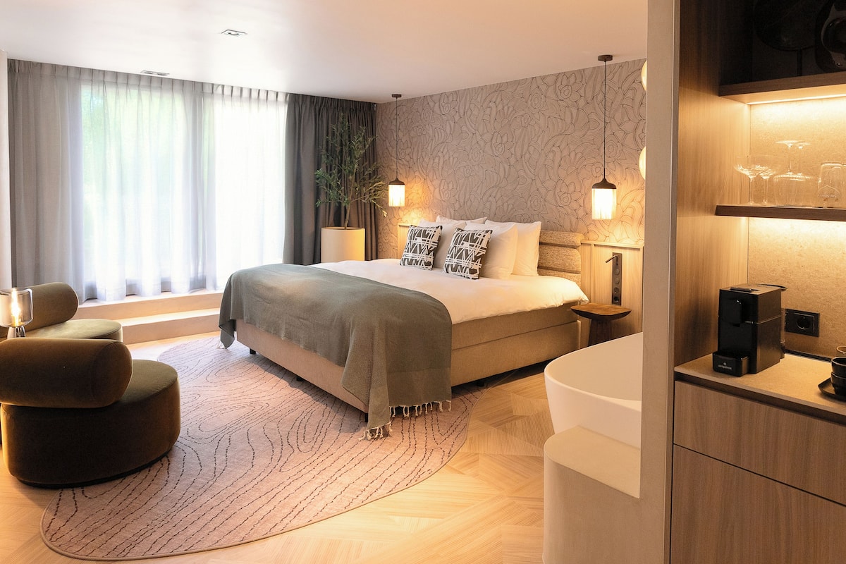 Junior Wellness Suite with sunshower ( Including Spa Access)