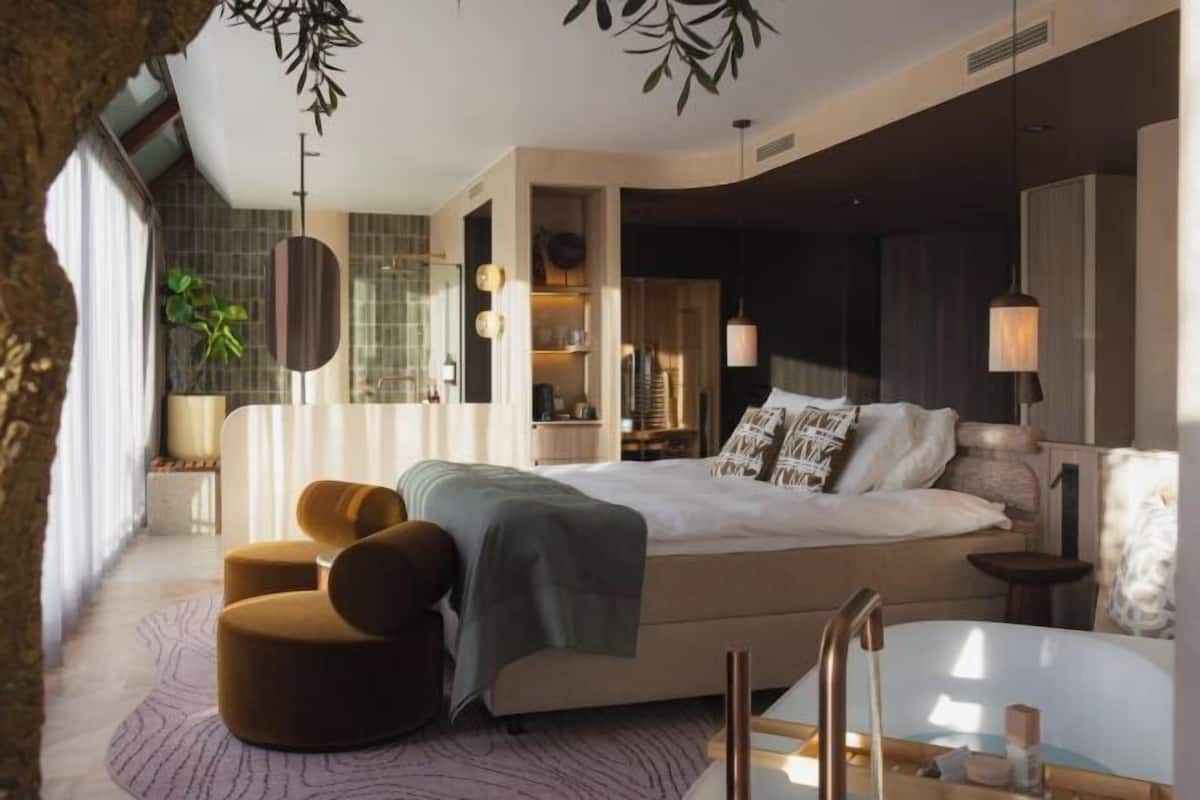 1 bedroom, in-room safe, desk, free WiFi