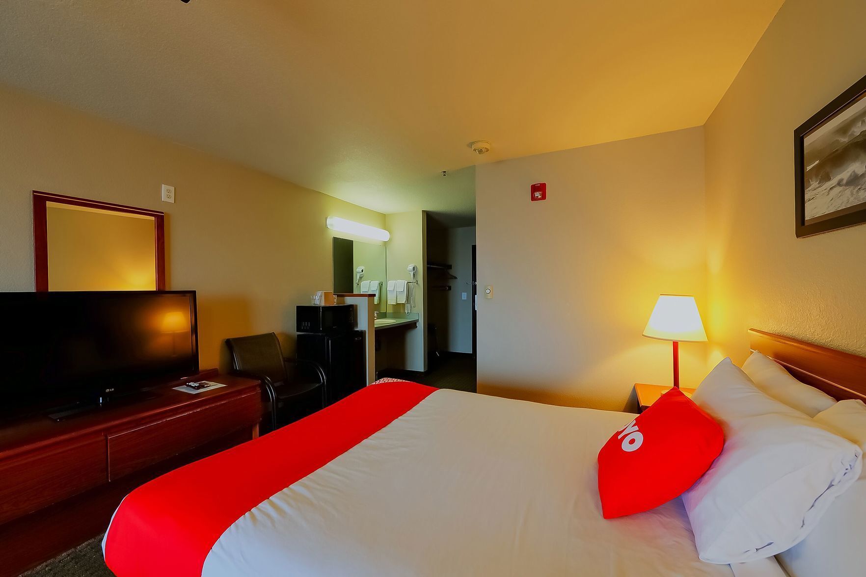 Desk, iron/ironing board, free WiFi, bed sheets