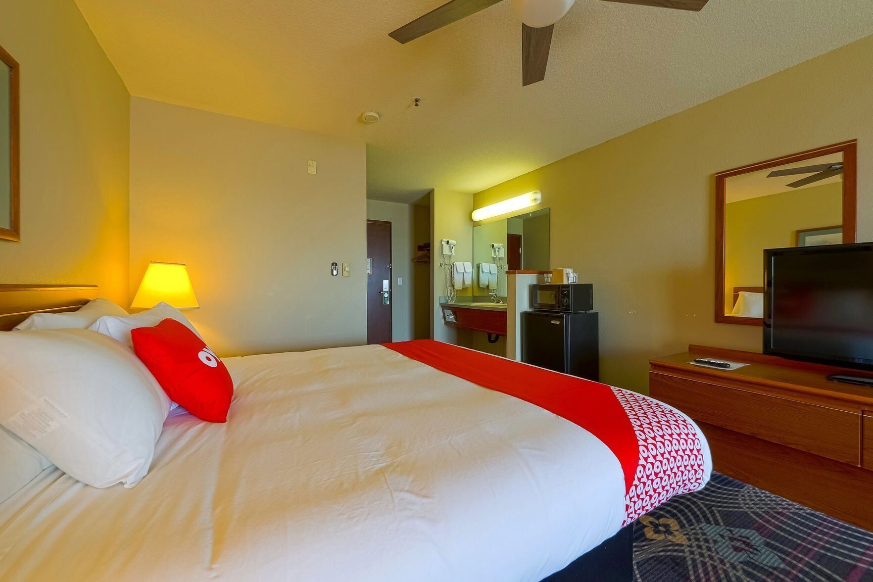 Desk, iron/ironing board, free WiFi, bed sheets