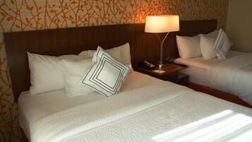 1 bedroom, desk, laptop workspace, soundproofing