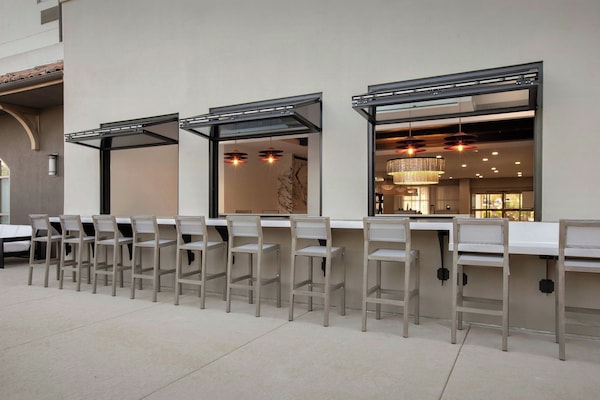 Serves dinner and happy hour