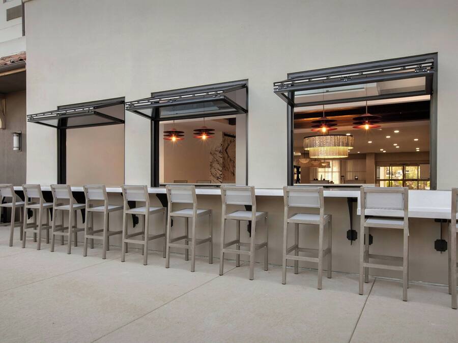 Serves dinner and happy hour