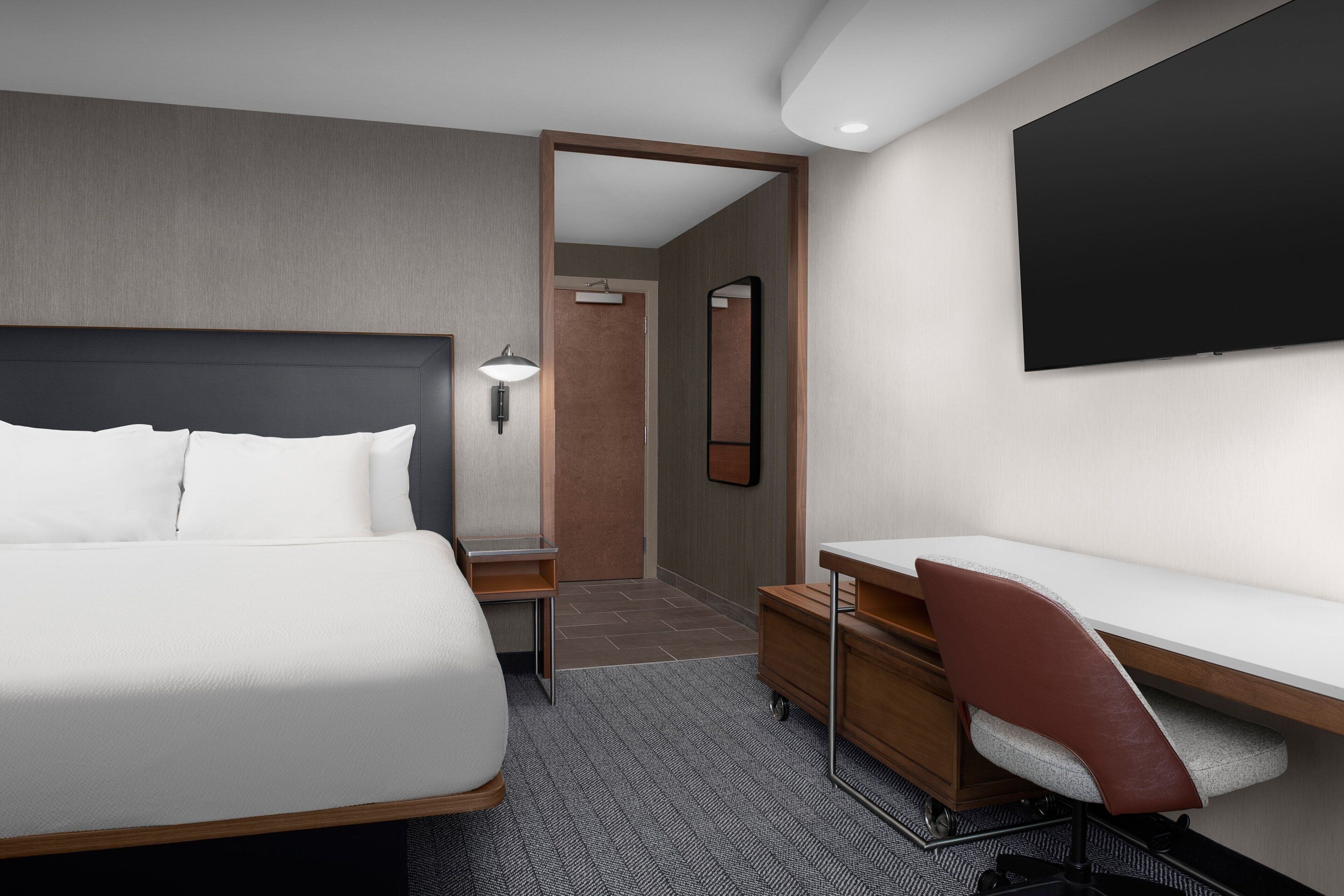 1 bedroom, premium bedding, desk, laptop workspace