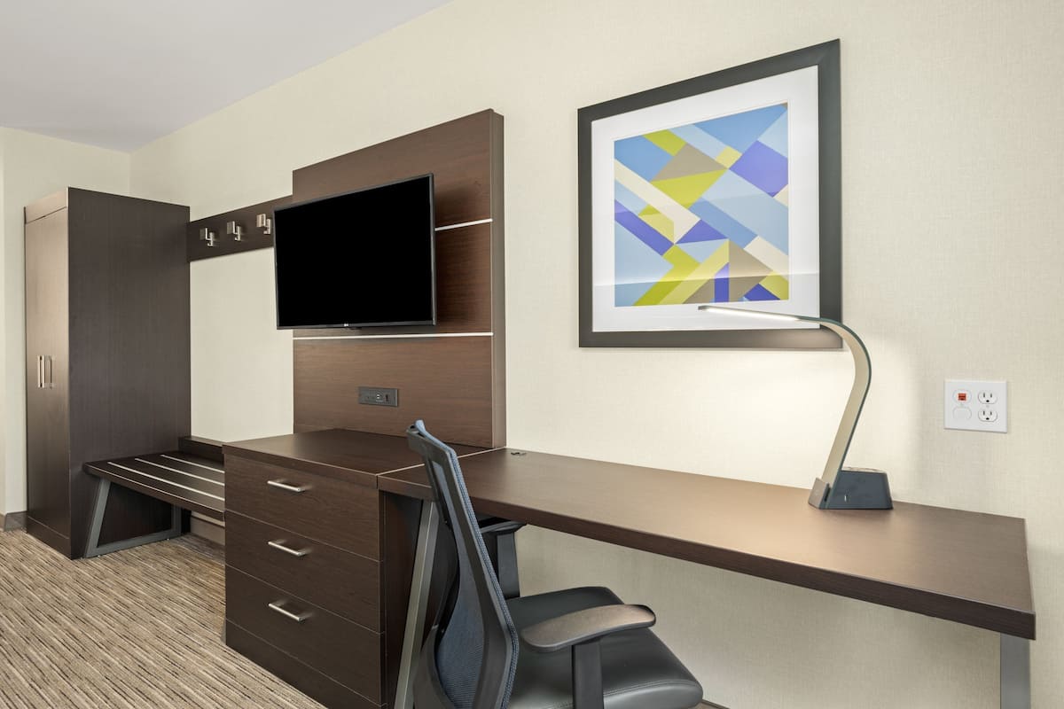 1 bedroom, in-room safe, desk, iron/ironing board
