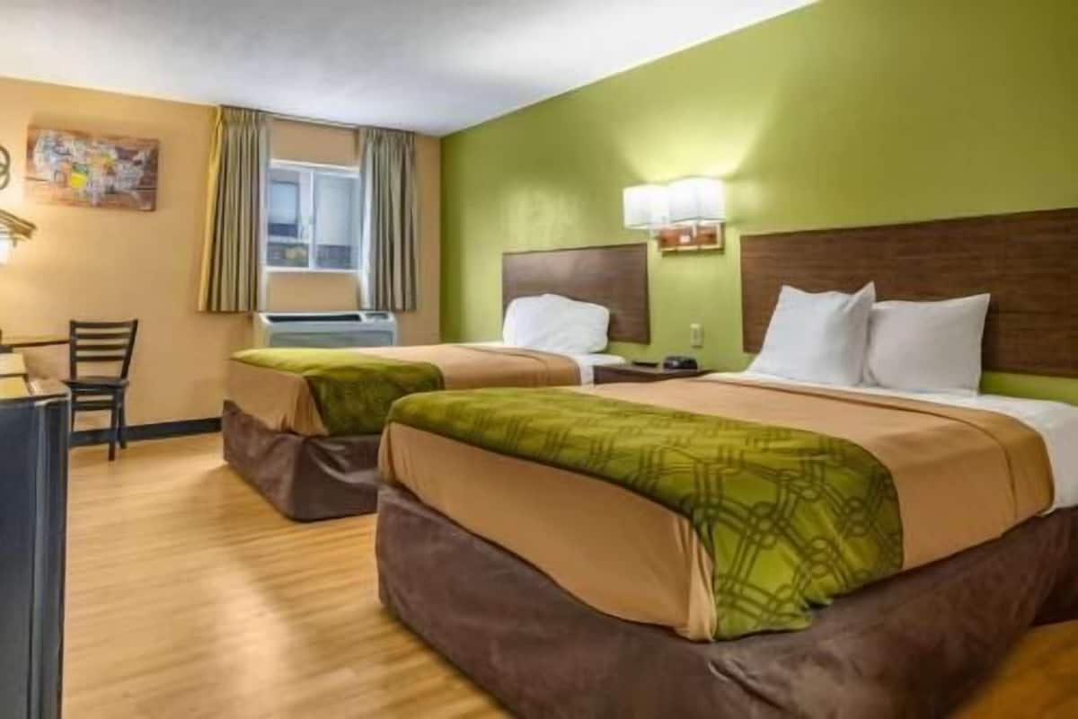Desk, blackout drapes, free WiFi, bed sheets
