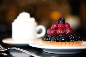 Breakfast (USD 10 per person)