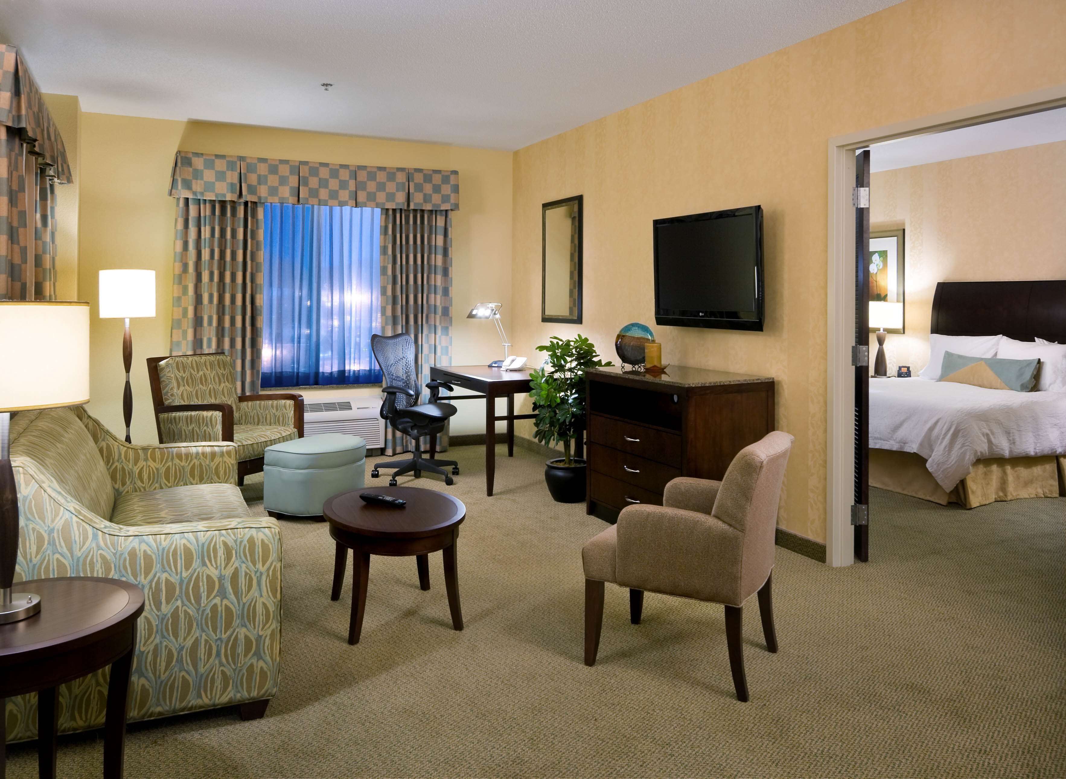 one king delux evolution suite | in-room safe, desk, iron/ironing board, free cots/infant beds