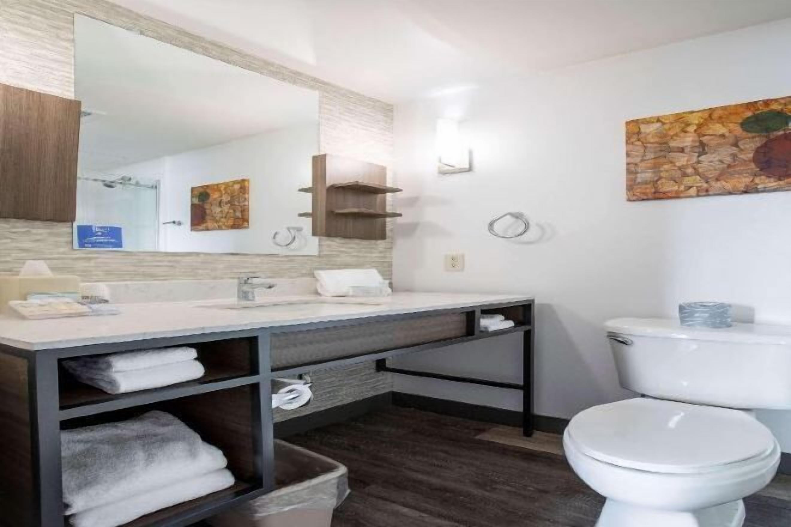Bathtub, free toiletries, hair dryer, towels