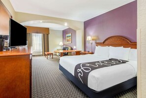 Premium bedding, desk, iron/ironing board, free cots/infant beds - La Quinta Inn & Suites by Wyndham Gainesville (Gainesville)