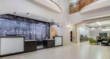 La Quinta Inn & Suites by Wyndham Gainesville