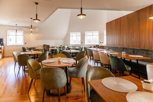 Free daily self-serve breakfast