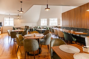 Petit déjeuner en libre-service compris tous les jours