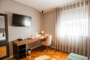 Colchones con pillow-top, escritorio y sistema de insonorización 