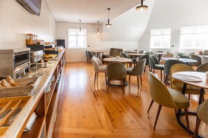 Free daily self-serve breakfast - Avenida Boutique Hotel (Viseu)