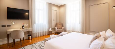 Suite | 1 bedroom, pillowtop beds, desk, soundproofing