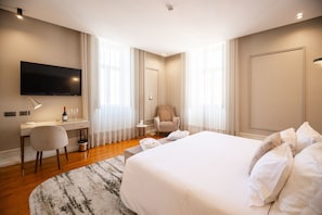 Suite | Pillowtop beds, desk, soundproofing, free WiFi - Avenida Boutique Hotel (Viseu)