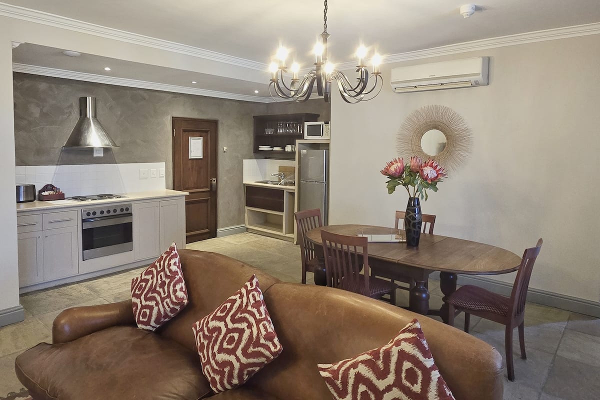 Classic Suite, 1 Bedroom | Living area | LED TV