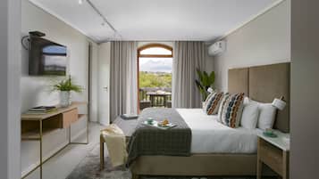 Superior Suite | 2 bedrooms, in-room safe, soundproofing, iron/ironing board