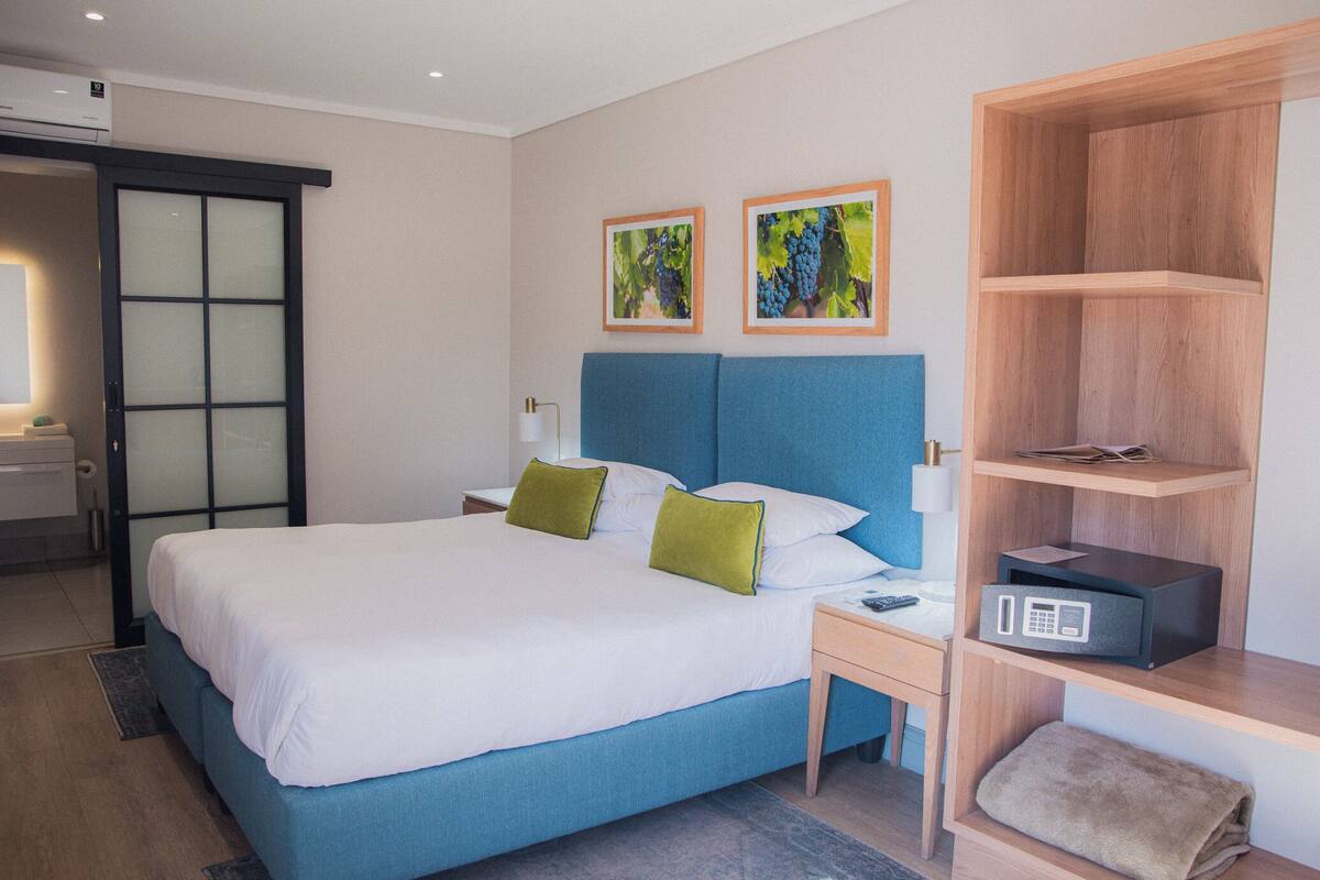 In-room safe, soundproofing, iron/ironing board (on request)
