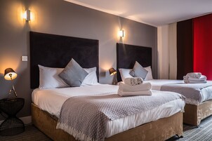 Apartemen, 2 kamar tidur (6 Person) | Tirai kedap cahaya, kedap suara, dan setrika/meja setrika