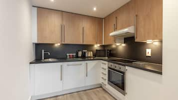 Standard Studio | Private kitchen | Full-sized fridge, microwave, oven, stovetop