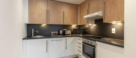 Standard Studio | Private kitchen | Full-size fridge, microwave, oven, stovetop