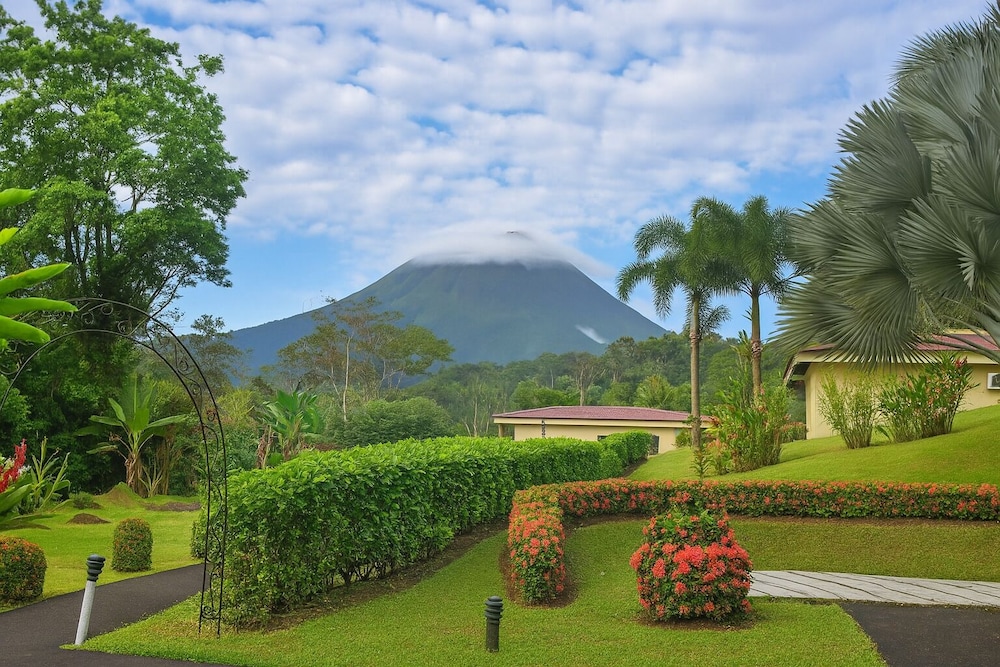 Arenal Volcano Inn by null