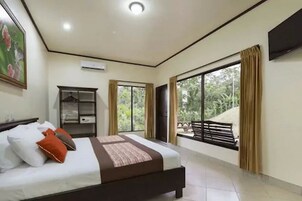 Family Room, 2 Bedrooms, Kitchen, Mountain View | Premium bedding, pillowtop beds, desk, free WiFi