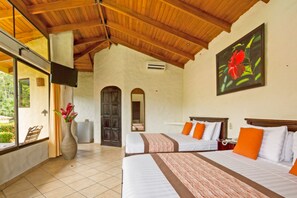 Premium bedding, pillow-top beds, desk, free WiFi - Arenal Volcano Inn (La Fortuna)