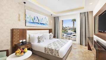 Hypo-allergenic bedding, minibar, in-room safe, desk